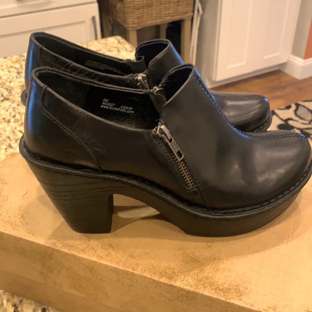 Born Famke Black Zipper Bootie NWT Size 8M